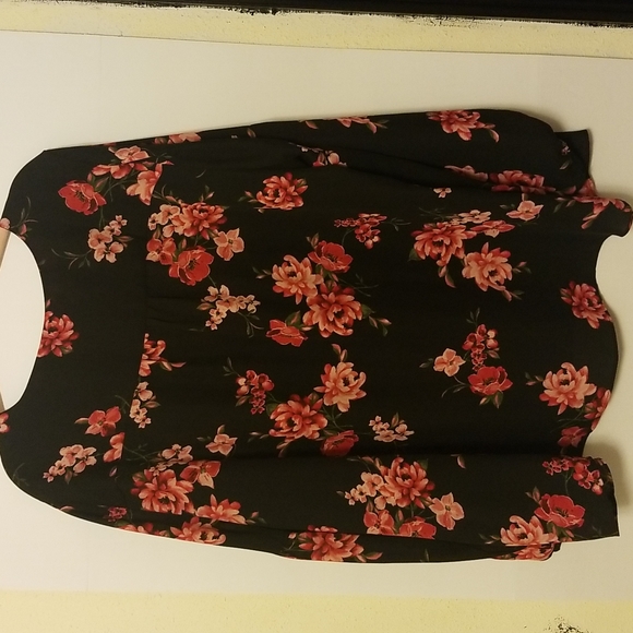 All over long sleeve floral tunic. - Picture 5 of 7